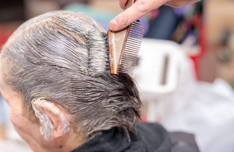 白髪染めも実施 | 群馬県桐生の床屋ならBOLLY's BARBER SHOP